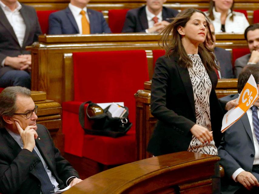 La diputada de Ciutadanos Inés Arrimadas se dirige a la tribuna.