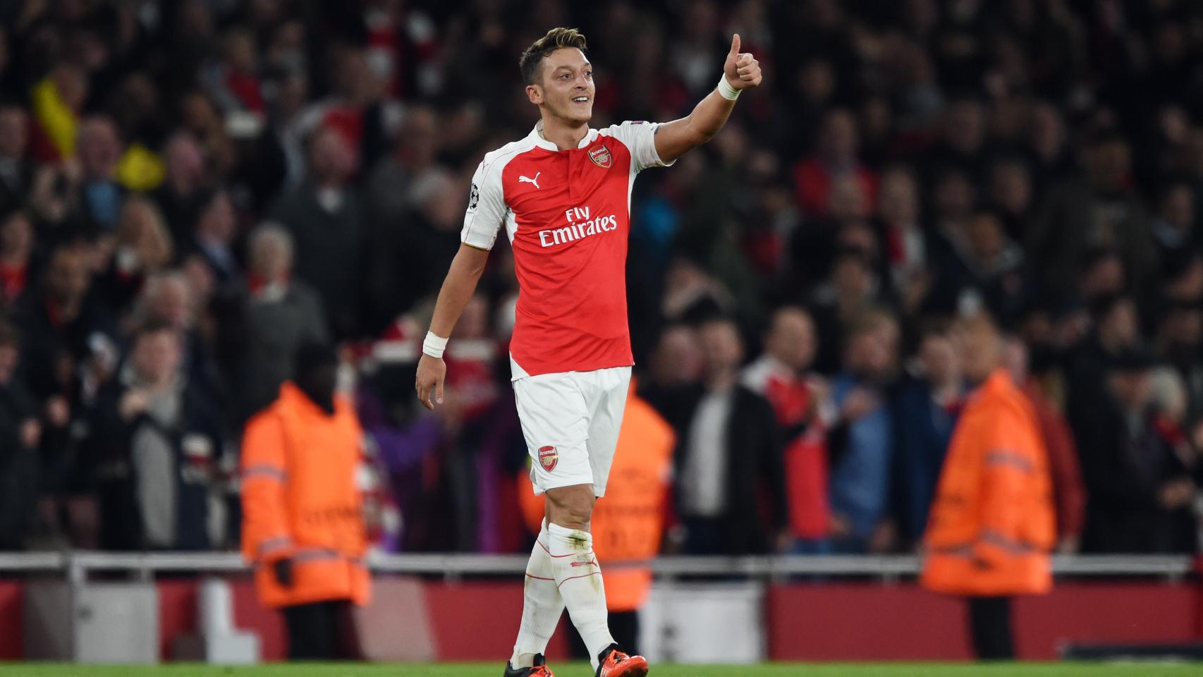 Özil celebra el segundo gol ante el Bayern Munich.