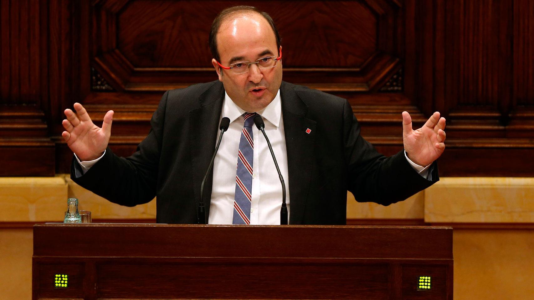 Miquel Iceta interviene desde la tribuna del Parlament