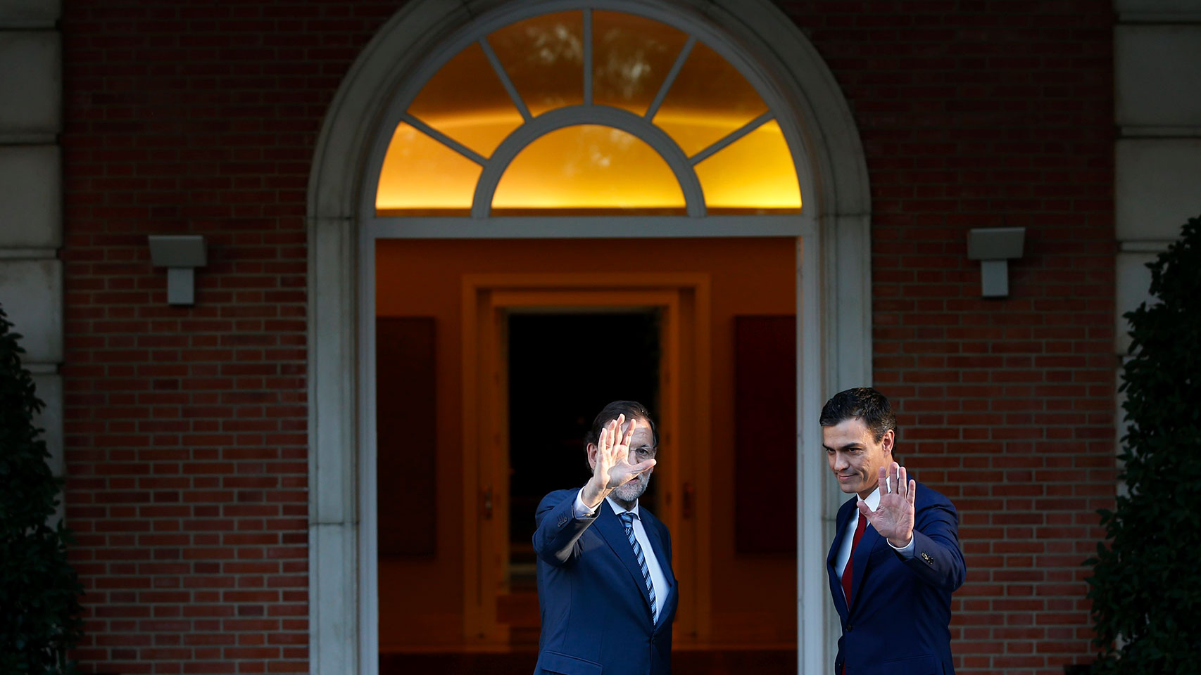 Rajoy recibe a Sánchez en La Moncloa.