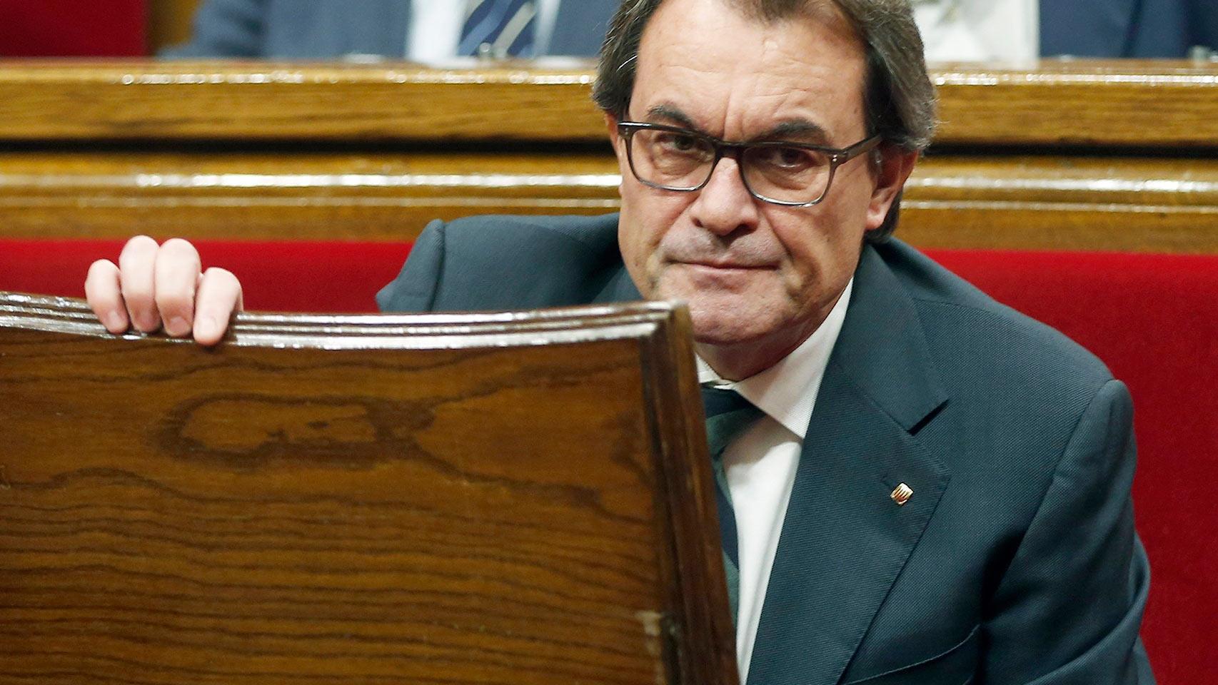 Artur Mas, durante la sesión en el Parlament.