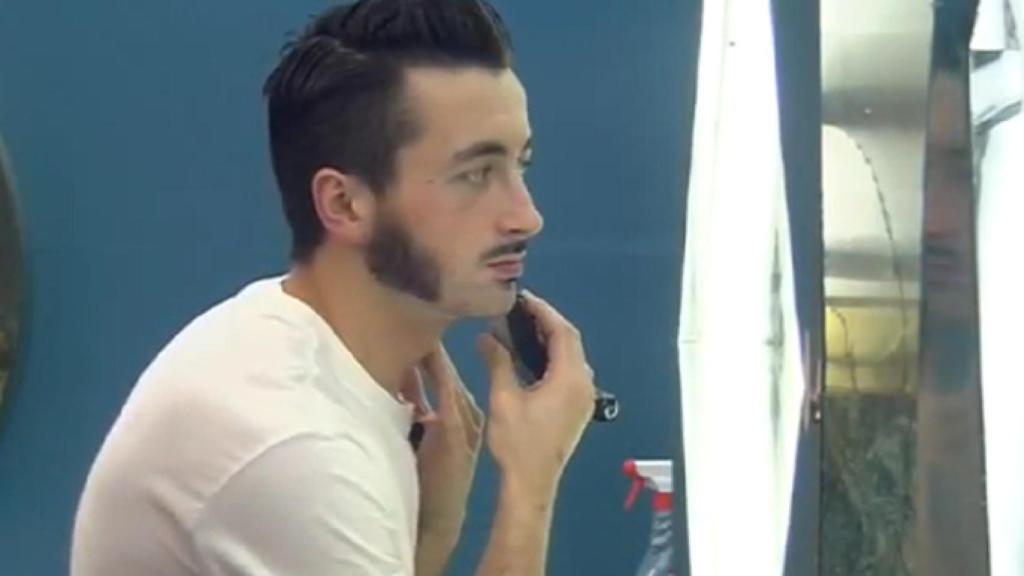 Aritz se afeita la barba durante la última fiesta de 'GH16' (Blog Minuto a Minuto)