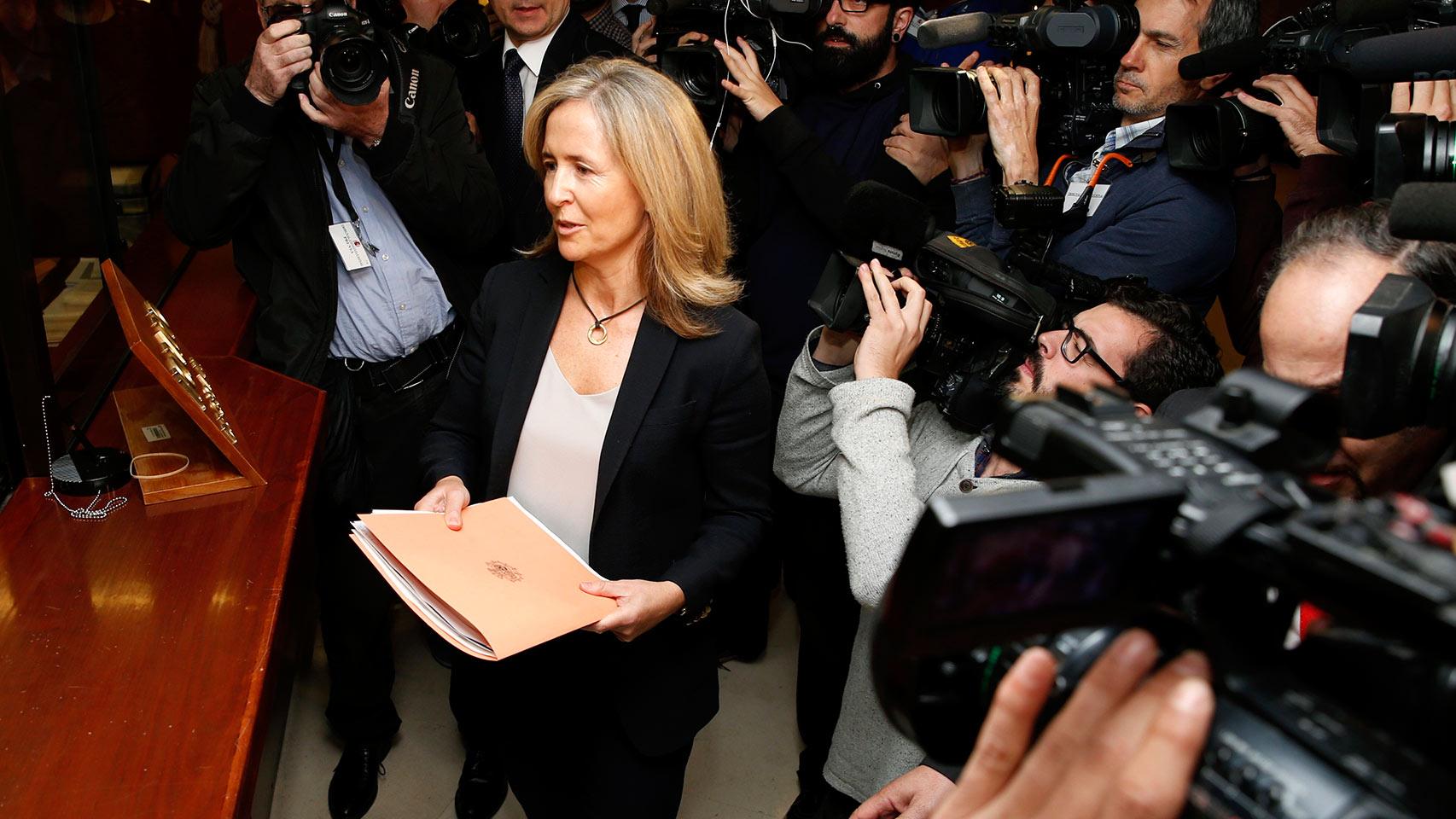 La abogada del Estado, Marta Silva, presenta la impugnación del Gobierno