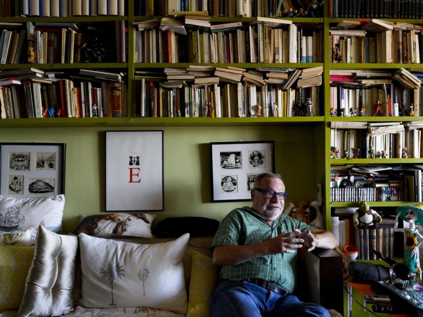 Fernando Savater siempre ha vivido rodeado de libros