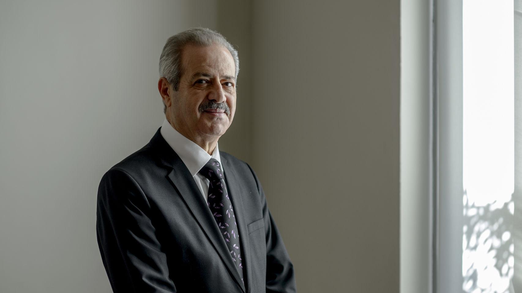 Fares quiere unir a la oposición siria para encontrar una solución política.