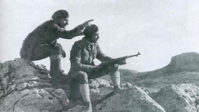 Leigh Fermor y Moss, en uno de sus escondites montañosos