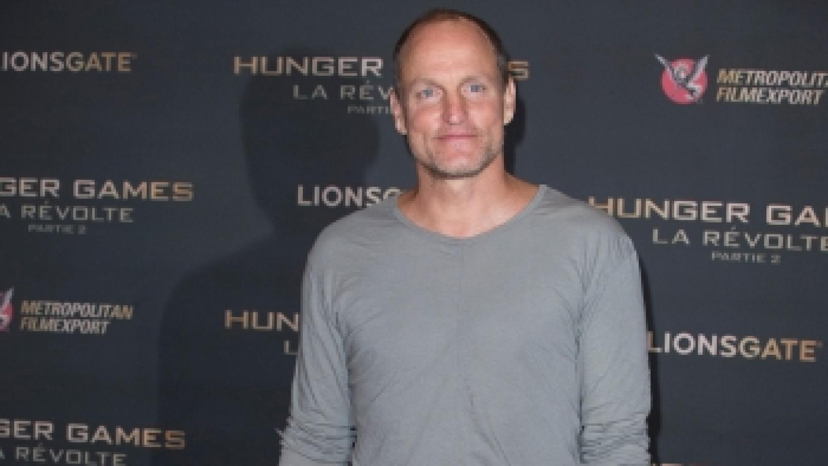 Woody Harrelson acudió en pijama a la presentación de Sinsajo Parte II