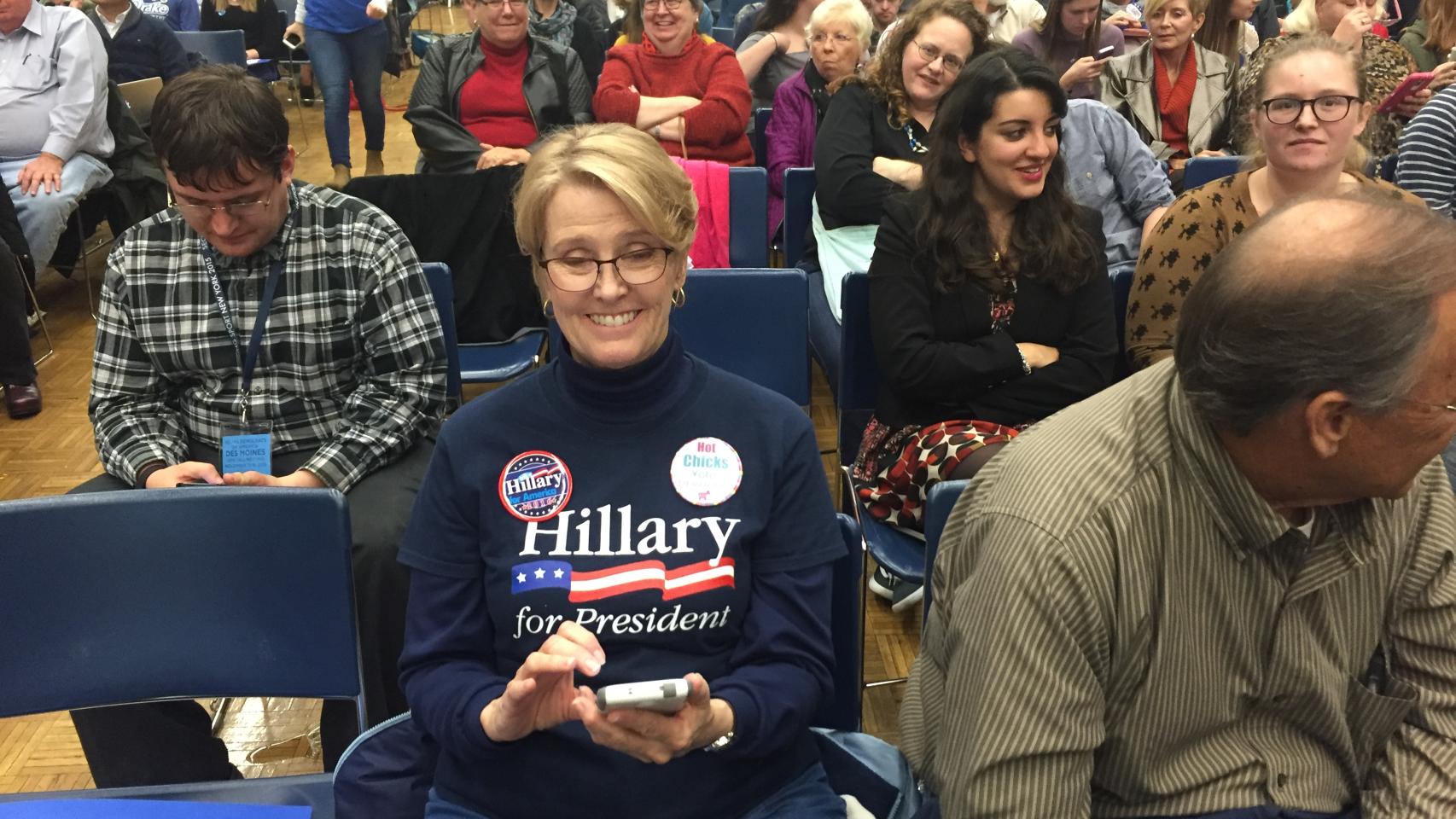 Seguidores de Hillary Clinton, durante el debate