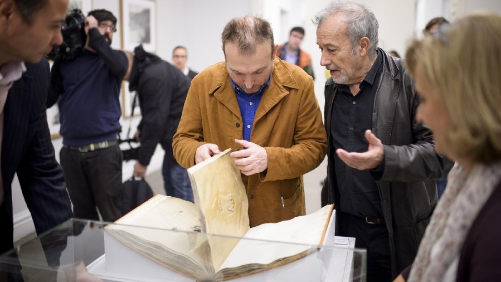 Barceló y Juan Bordes, director de la Calcografía Nacional.