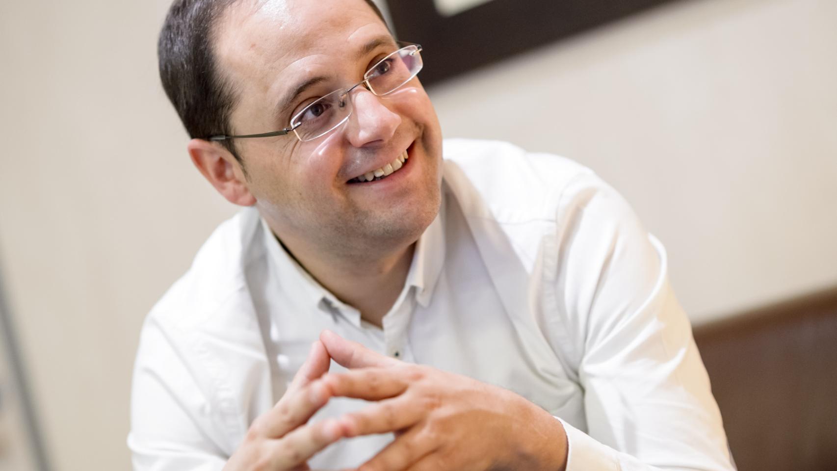 En su despacho apenas hay objetos personales. Por si me tengo que ir mañana, dice.