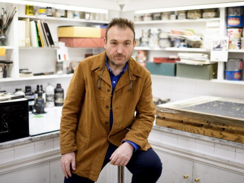 En el taller de estampación.