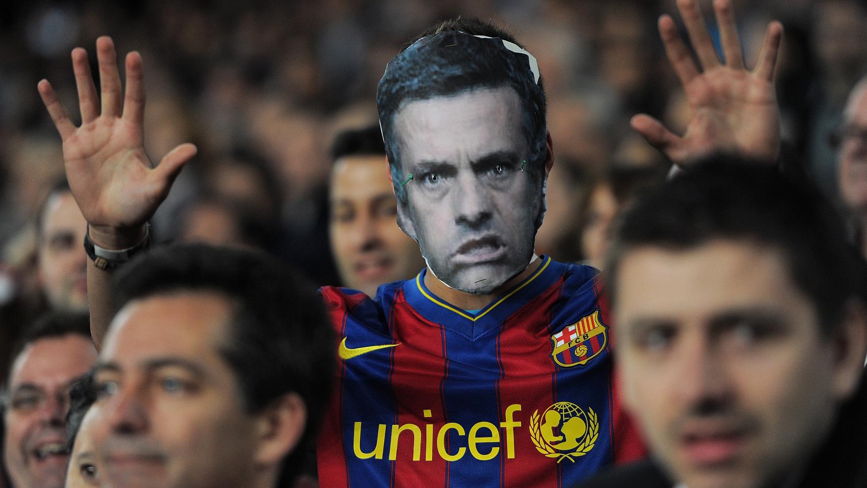 Un aficionado durante el Clásico. / Jasper Juinen / Getty Images