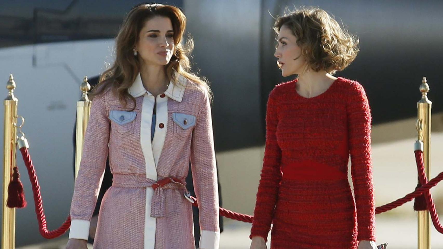 Letizia exageró un poco su look. Rania la eclipsó en elegancia