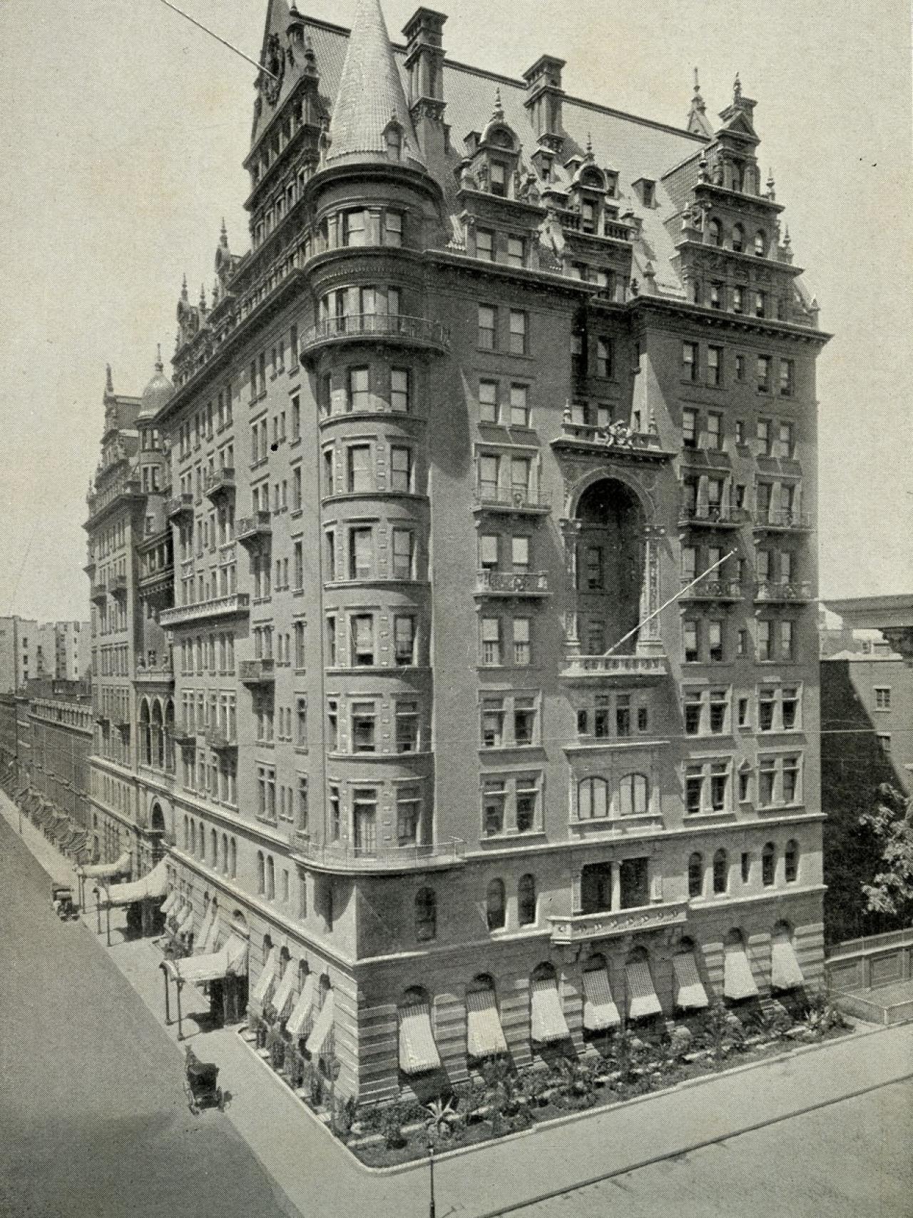 El hotel Waldorf (1893) germen de lo que cuatro años después sería el primer Waldorf-Astoria.