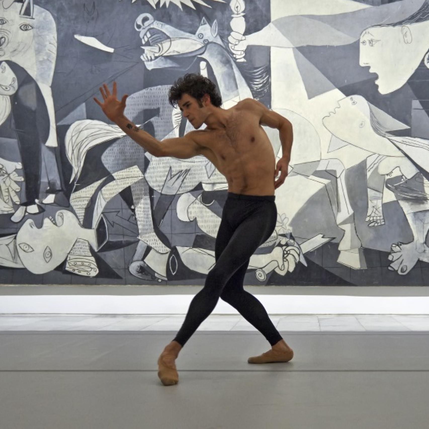 El Guernica sirvió de escenario a Josué Ullate para interpretar Quiebro.