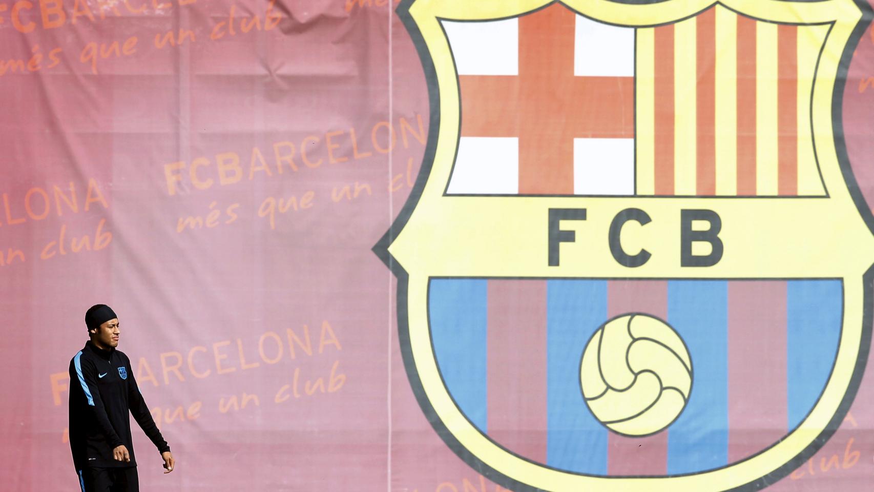 Neymar en un entrenamiento en la ciudad deportiva Joan Gamper.