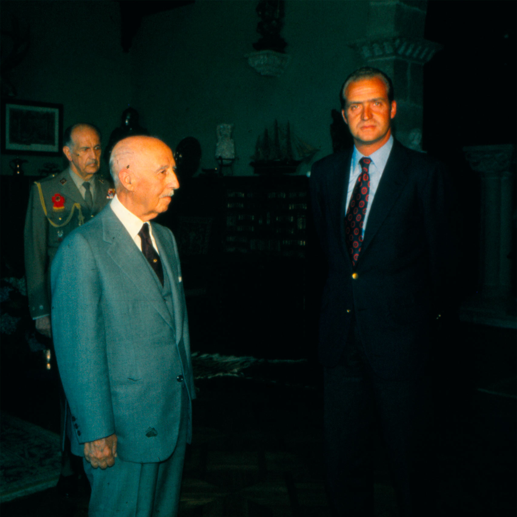 Franco y el príncipe Juan Carlos of Borbon en A Coruña, 1974.