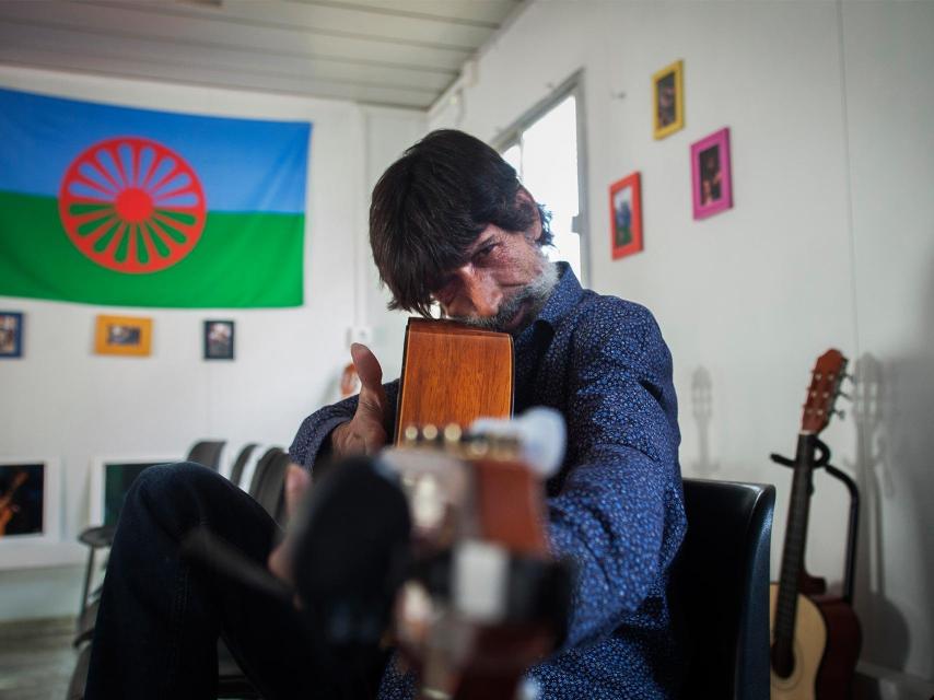 El guitarrista flamenco Emilio Caracafé, vecino de las Tres Mil.