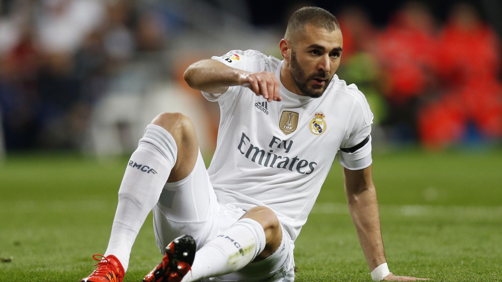 Benzema se lamenta tras una ocasión fallida.