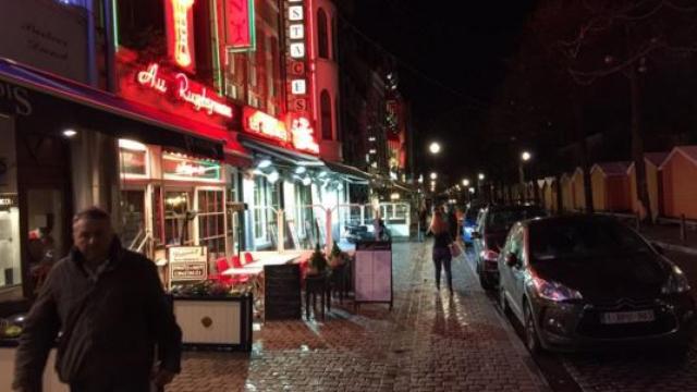 Los restaurantes de la turística place Sainte Catherine de BXL, cerrados o sin clientes. Juan Sanhermelando