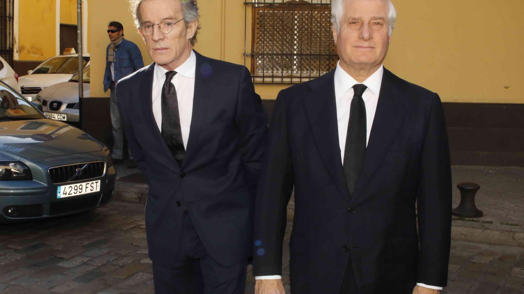 Alfonso Díez y Carlos, actual duque de Alba, entraron juntos pero salieron por separado
