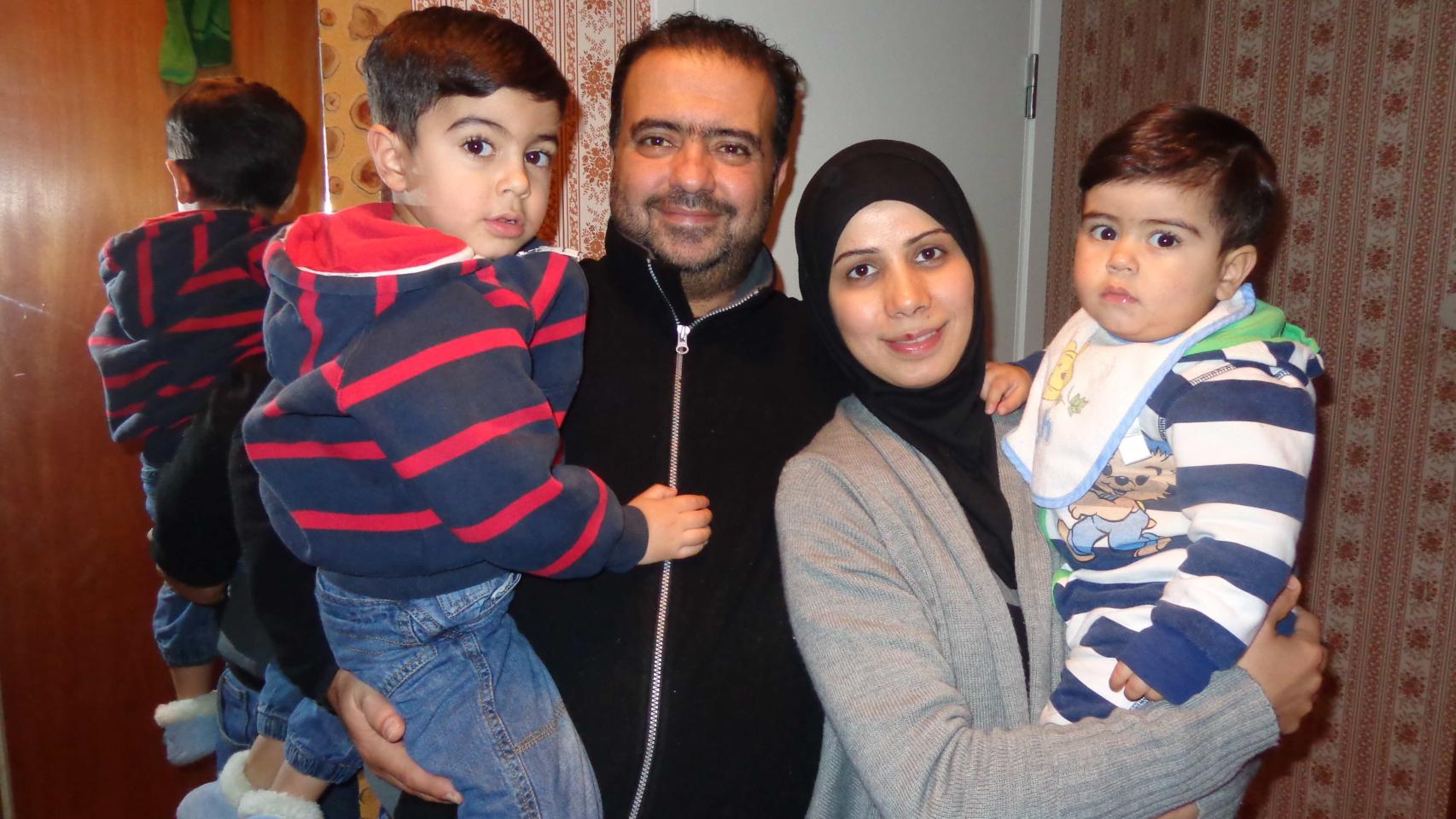 Shadi, su esposa y sus hijos.