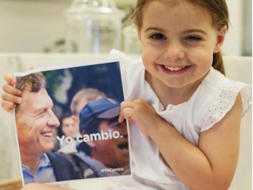 La pequeña Antonia ha pedido el voto para su padre