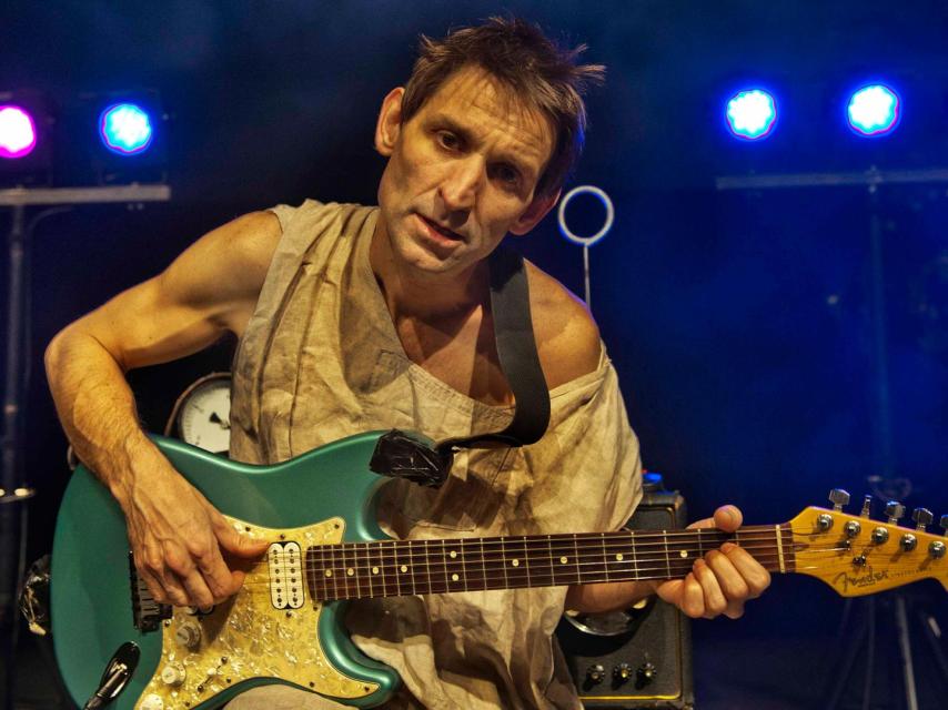 Albert Pla en concierto, antes de pasarse a la novela.