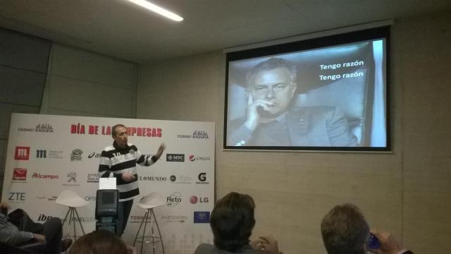 El ponente, durante la charla.