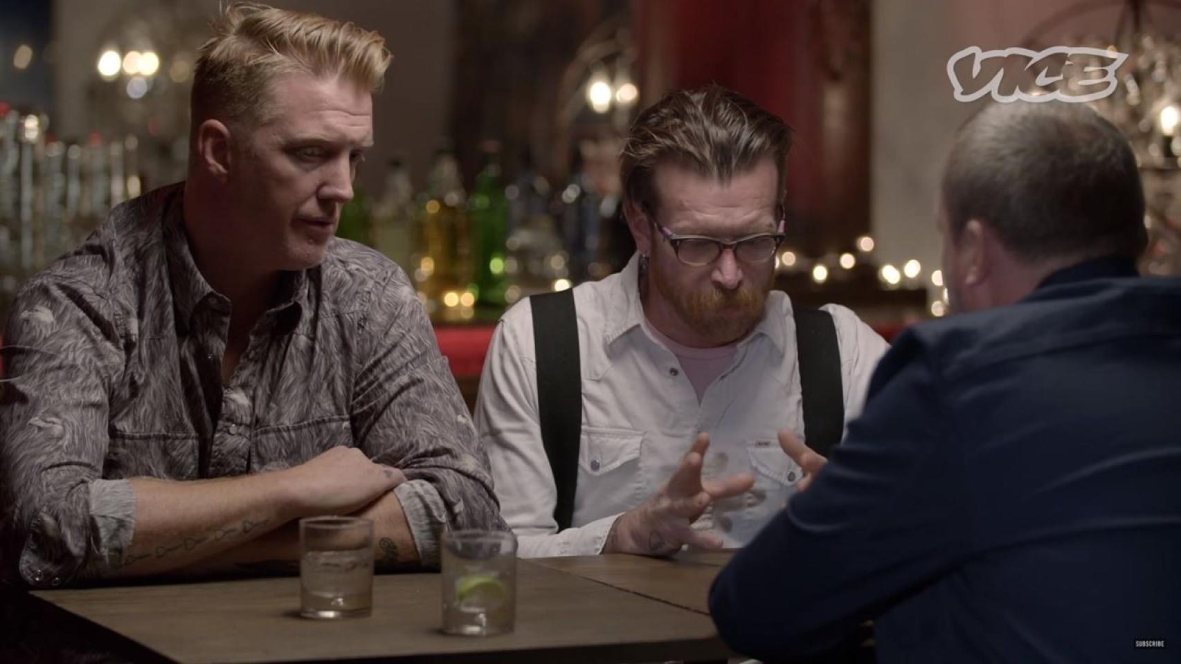 Miembros del grupo durante la entrevista