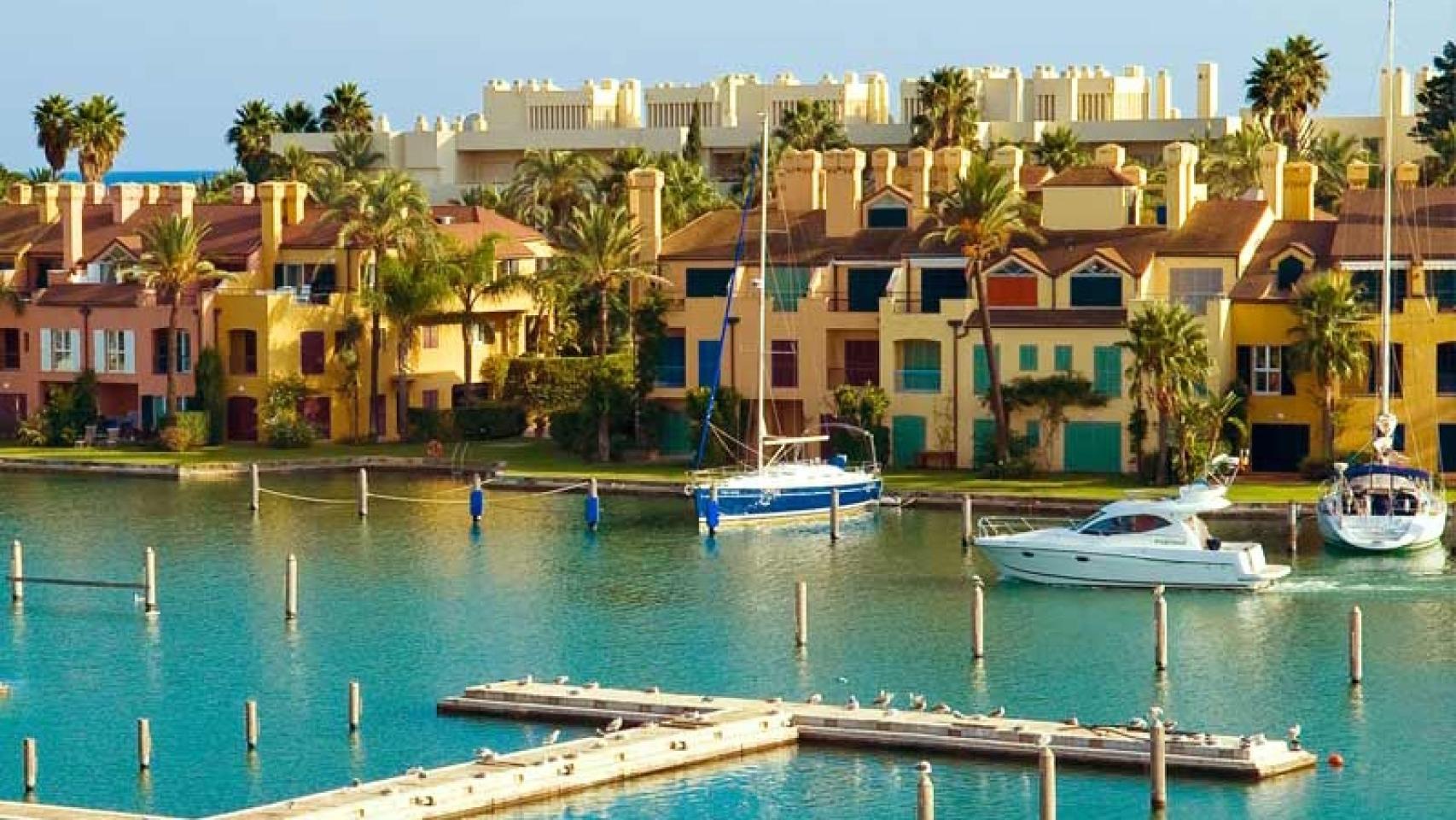 El exclusivo puerto deportivo de Sotogrande, cerca de donde sucedieron los hechos.
