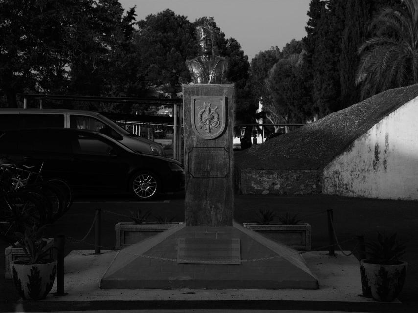 Monumento al legionario  Maderal Oleaga, caído en combate en el Aiún en el 58.