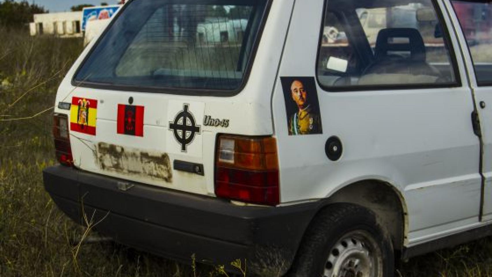 CIU no dejó salir del garaje al coche franquista.