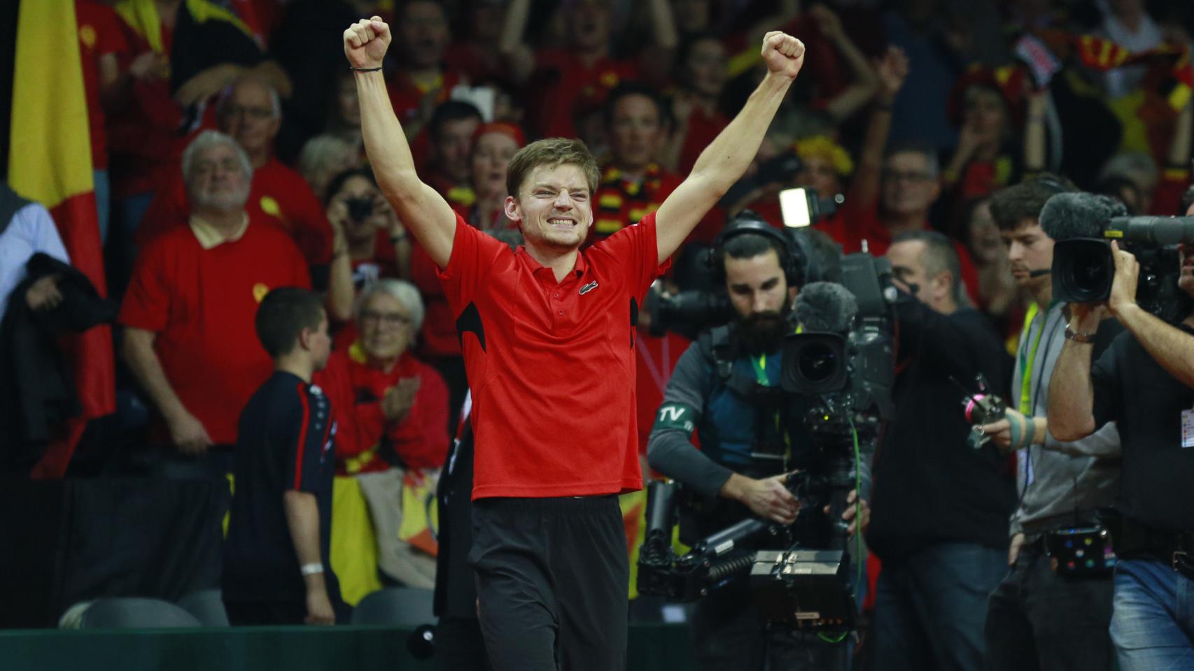 Goffin celebra su punto en Copa Davis.