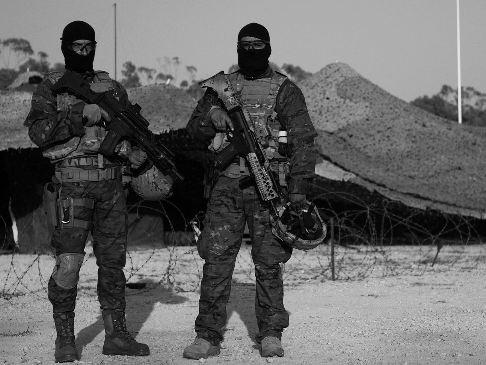 Dos soldados del Mando de Operaciones Especiales.
