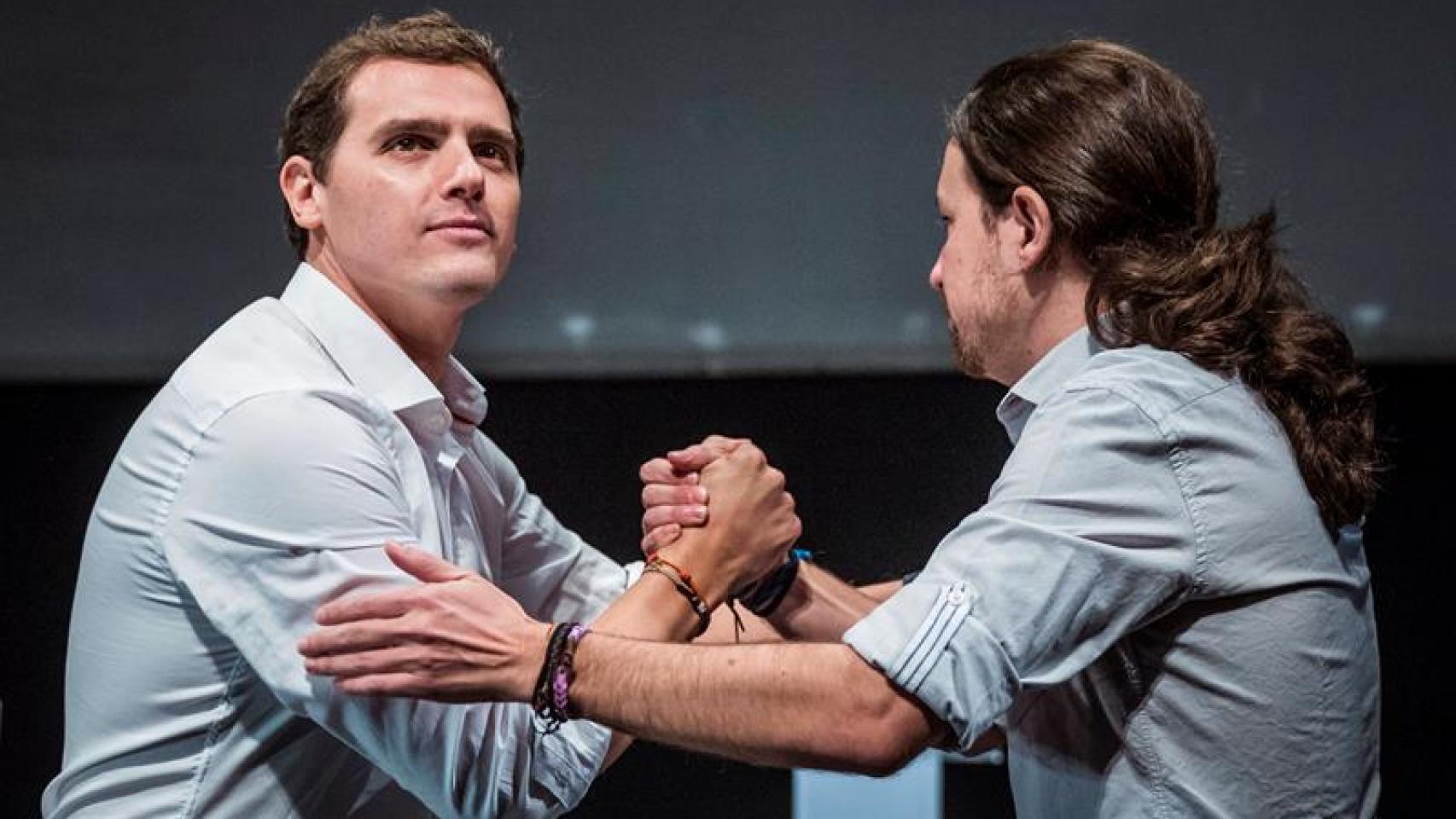 La expectación de los asistentes durante el debate fue máxima.