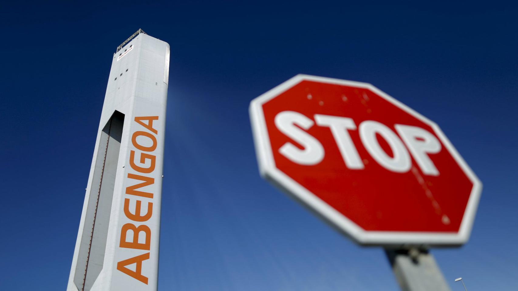 Una torre termosolar de Abengoa en Sevilla.
