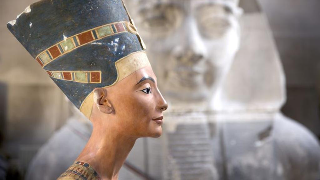 Busto de la reina egipcia Nefertiti
