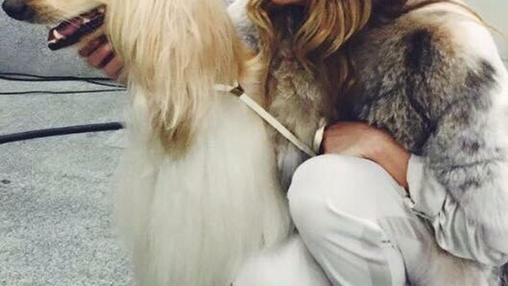 Una de las modelos con total look de Santiago del Palacio