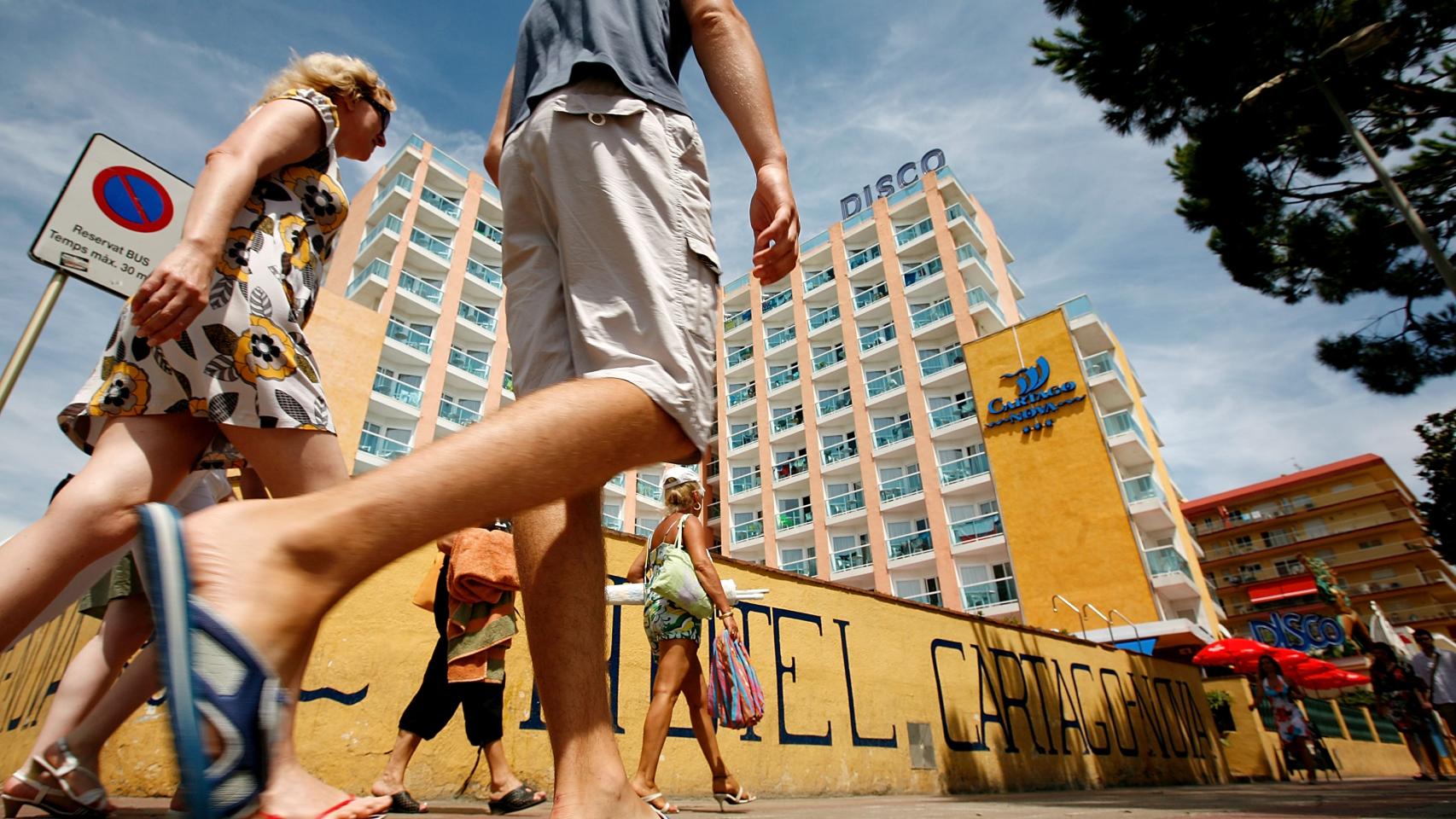 El turismo atrae más de 64 millones de turistas a España.