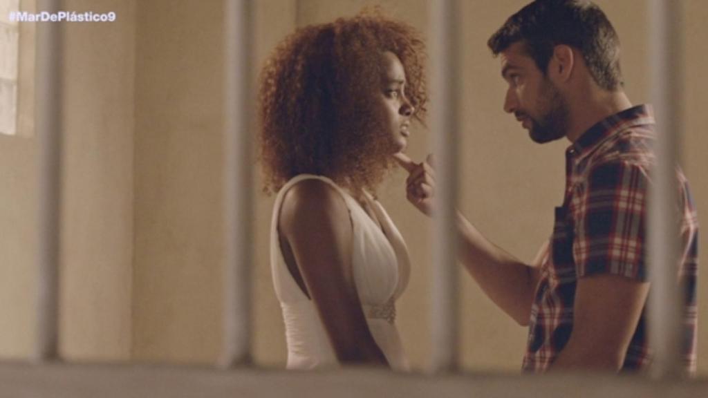 Jesús Castro en una secuencia de 'Mar de plástico' (Atresmedia)