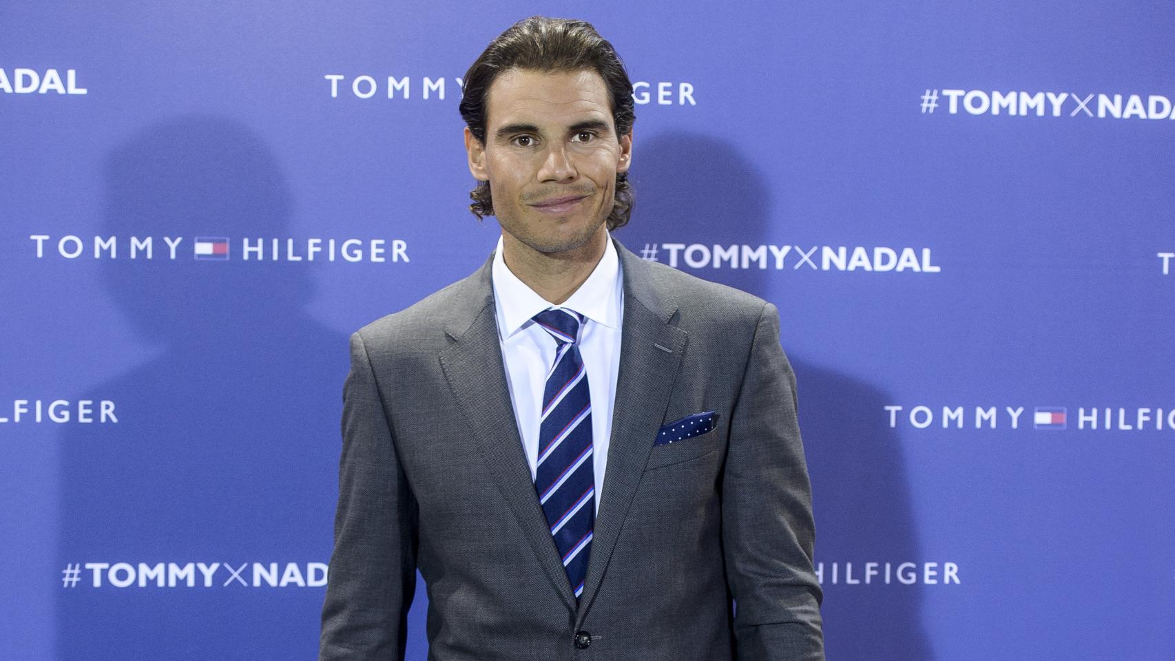 Rafa Nadal posa antes del partido de Tommy en el Ayuntamiento de Madrid