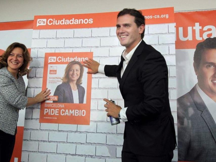 En Ciudadanos utilizaron spray adhesivo en la pegada del 24-M.