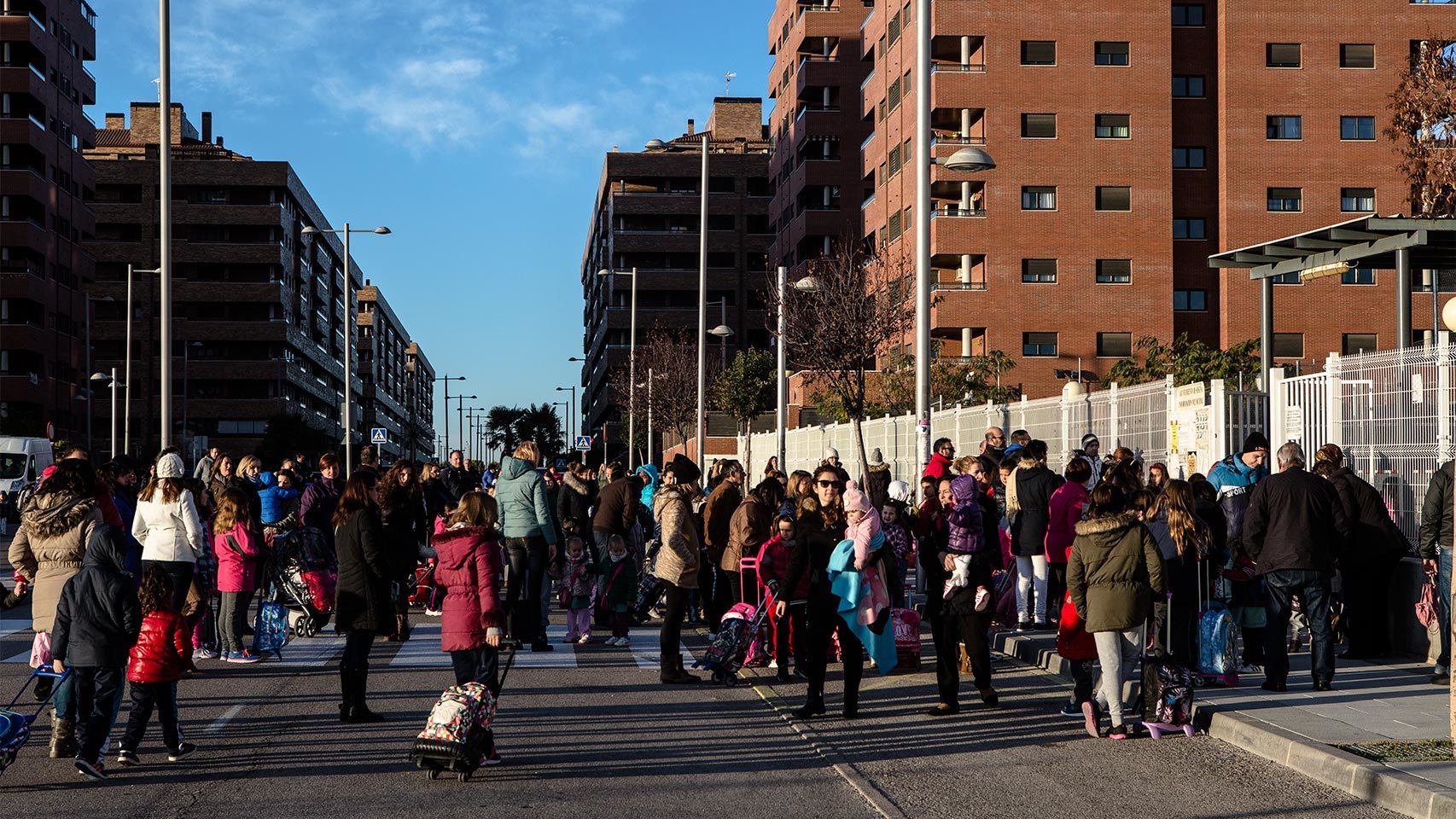 La hora de la entrada en el colegio público Los Quiñones.