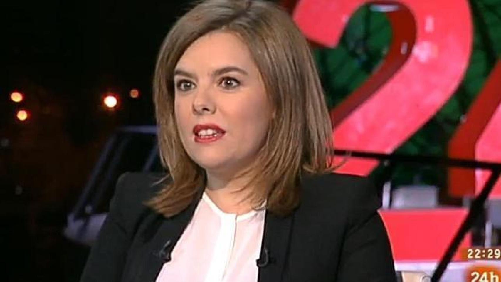 Soraya con melena planchada y un maquillaje distinto durante una entrevista en televisión