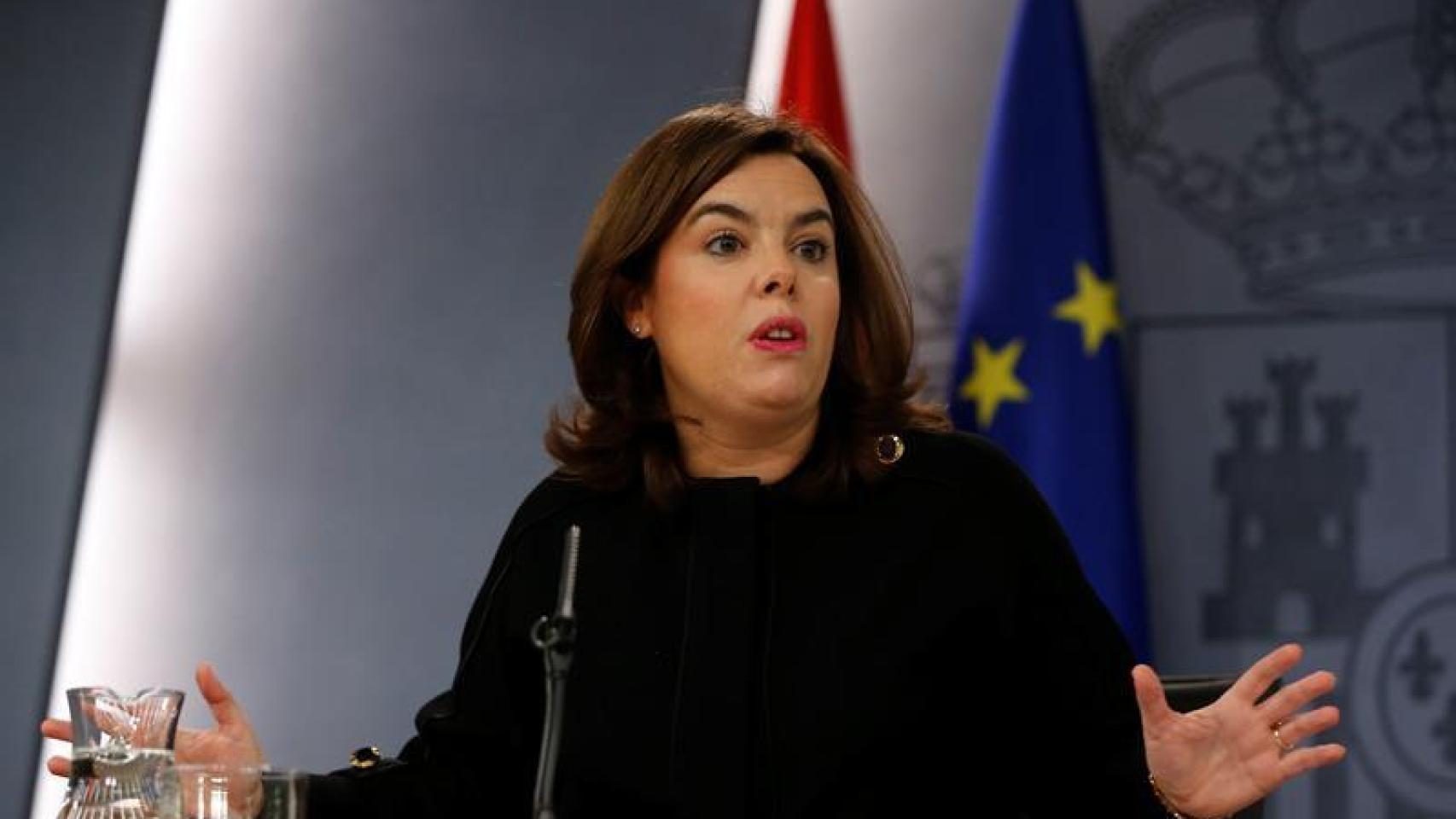 La vicepresidenta abusó del colorete y los labios de fresa este viernes en la rueda de prensa