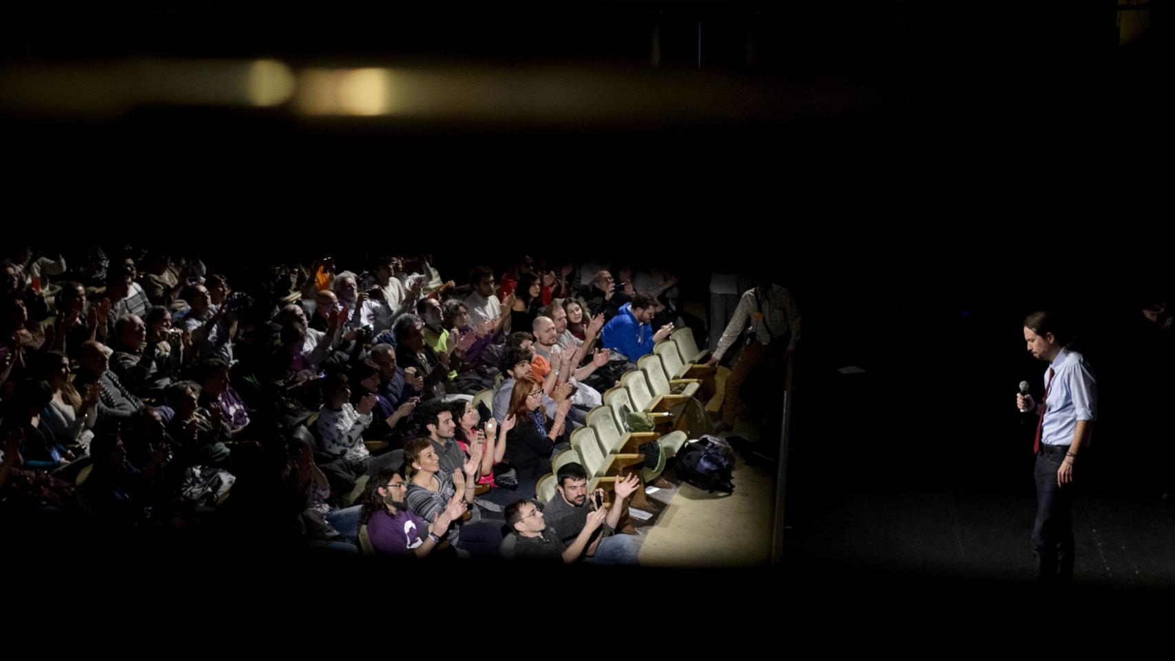 La corbata roja de Pablo Iglesias ha simbolizado todo el acto