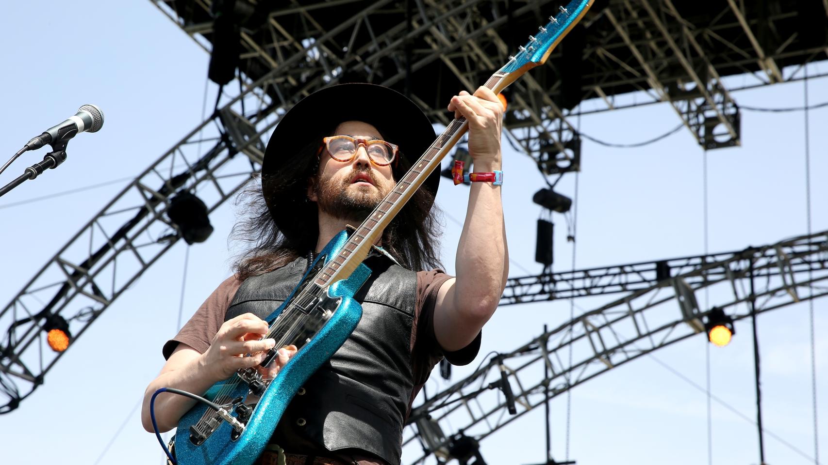 Sean Lennnon tocando en el Festival de Coachella de 2015