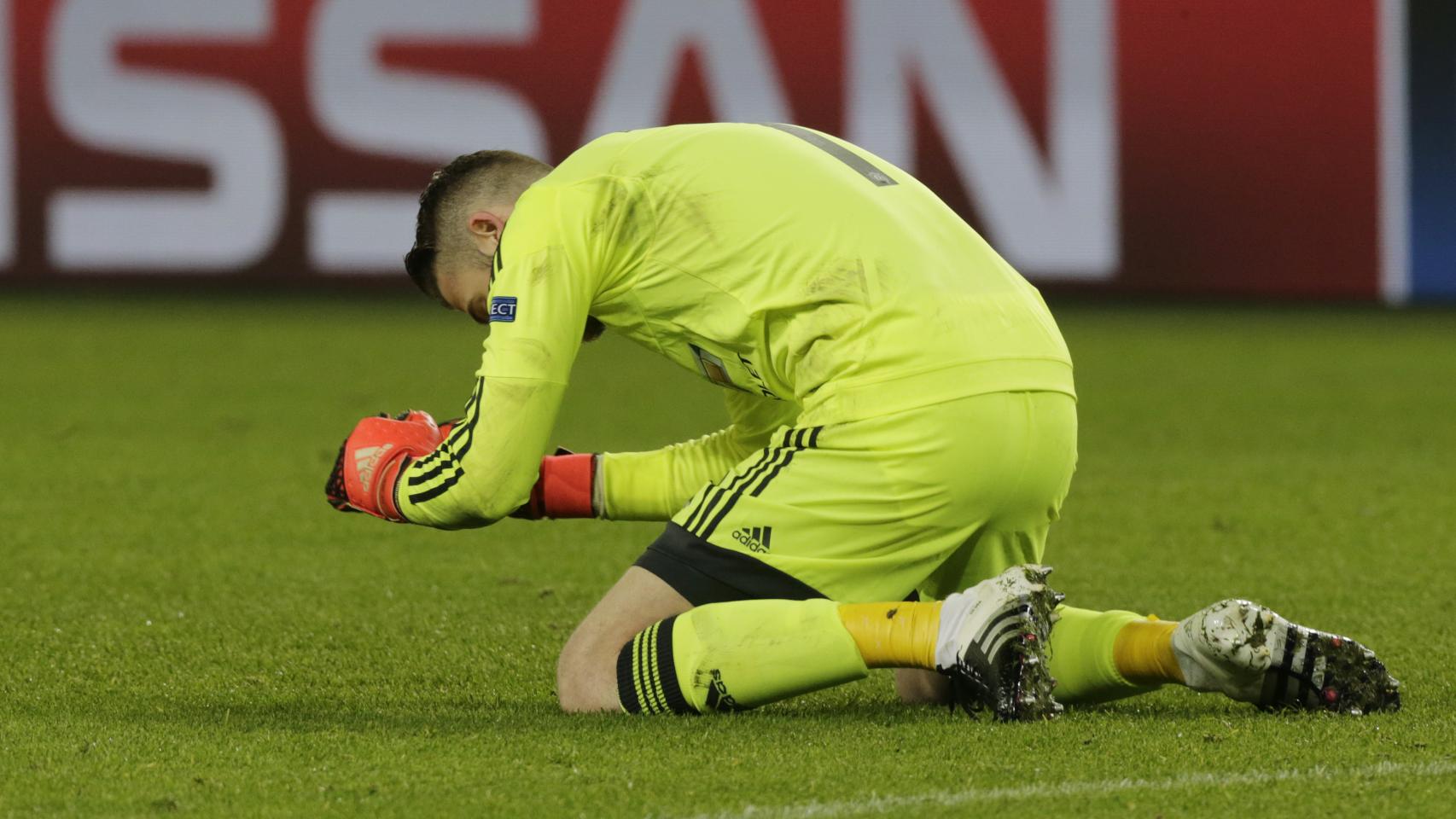 David De Gea  se lamenta durante el partido.
