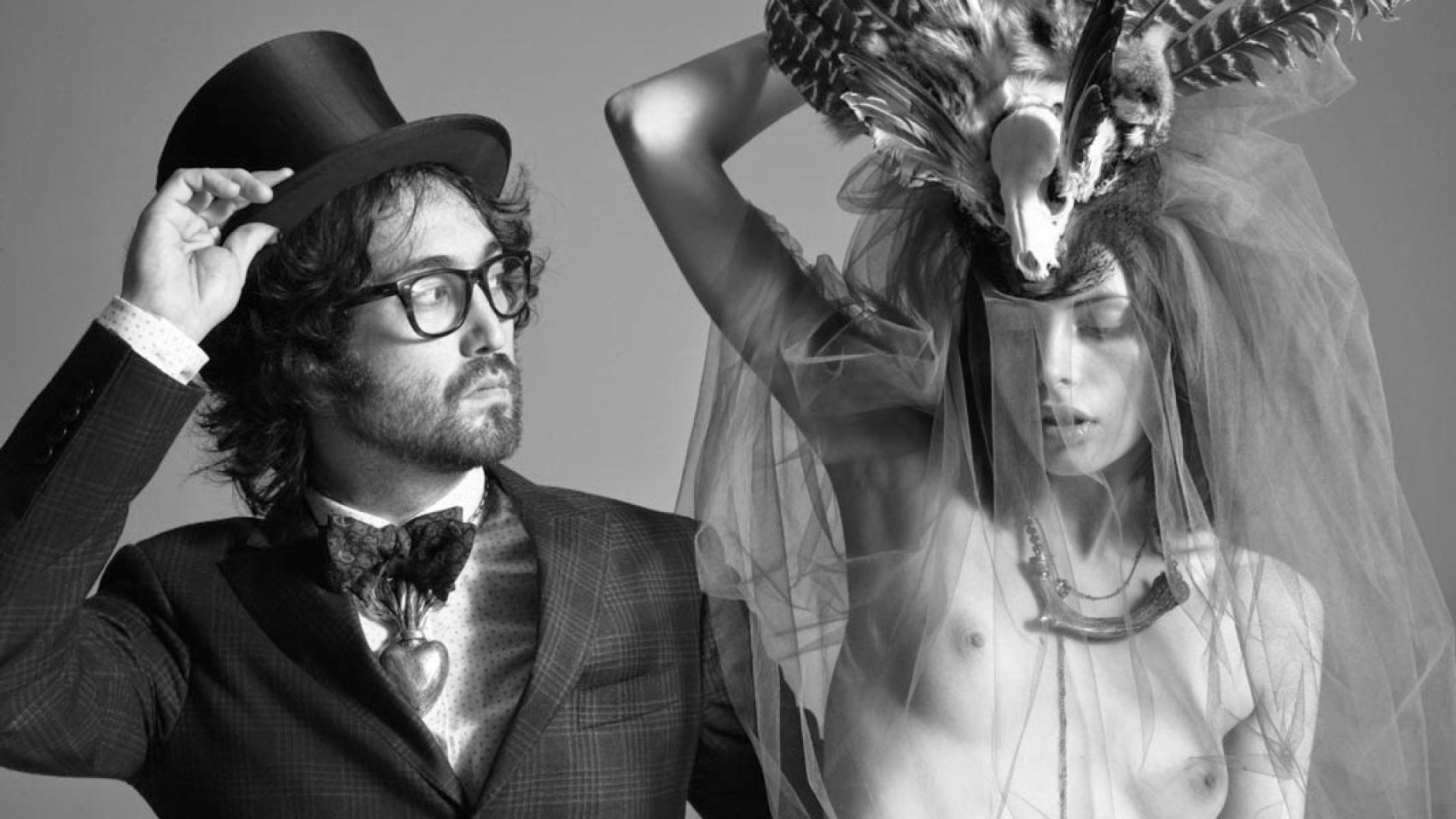 Sean Lennon junto su novia y componente del grupo musical: The Ghost of a Saber Tooth Tiger